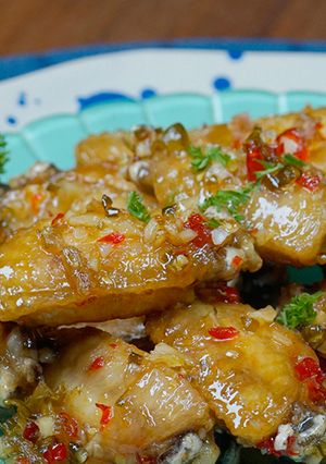 รูปของ ปีกไก่ทอดสามรส