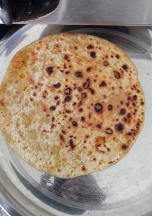A picture of Dal paratha.