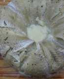 Budín de merluza relleno con crema de puerros al roquefort