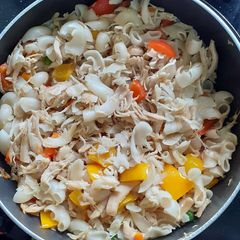 A picture of Macaroni with Chicken.