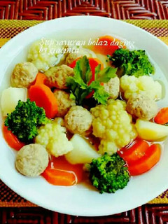 Foto resep Sup sayuran dan bola bola daging