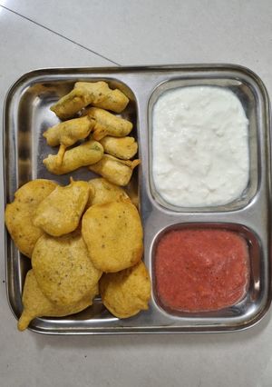 आलू पूरी (आलू चिप्स पकौड़ा) रेसिपी मुख्य फोटो