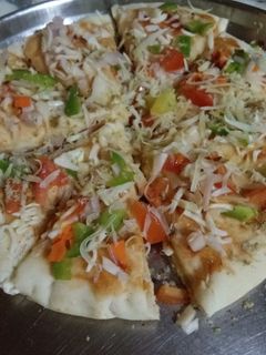 पिज्जा (Pizza recipe in Hindi) रेसिपी मुख्य फोटो