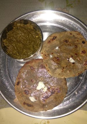 A picture of Bajre ki roti sarson ka saag.