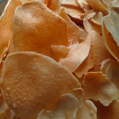 A picture of Homemade aloo chips.