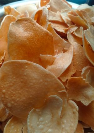 A picture of Homemade aloo chips.