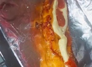 Una foto de Plátano al horno con queso y bocadillo
