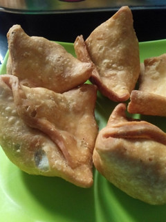 समोसा (samosa recipe in Hindi) रेसिपी मुख्य फोटो