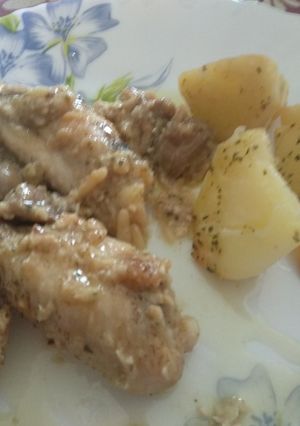 Una foto de Pollo con cerveza y picada de almendras
