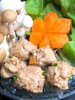 日式醬油雙菇豬肉丸子春雨鍋/一個人飽飽鍋 的食譜成品照片