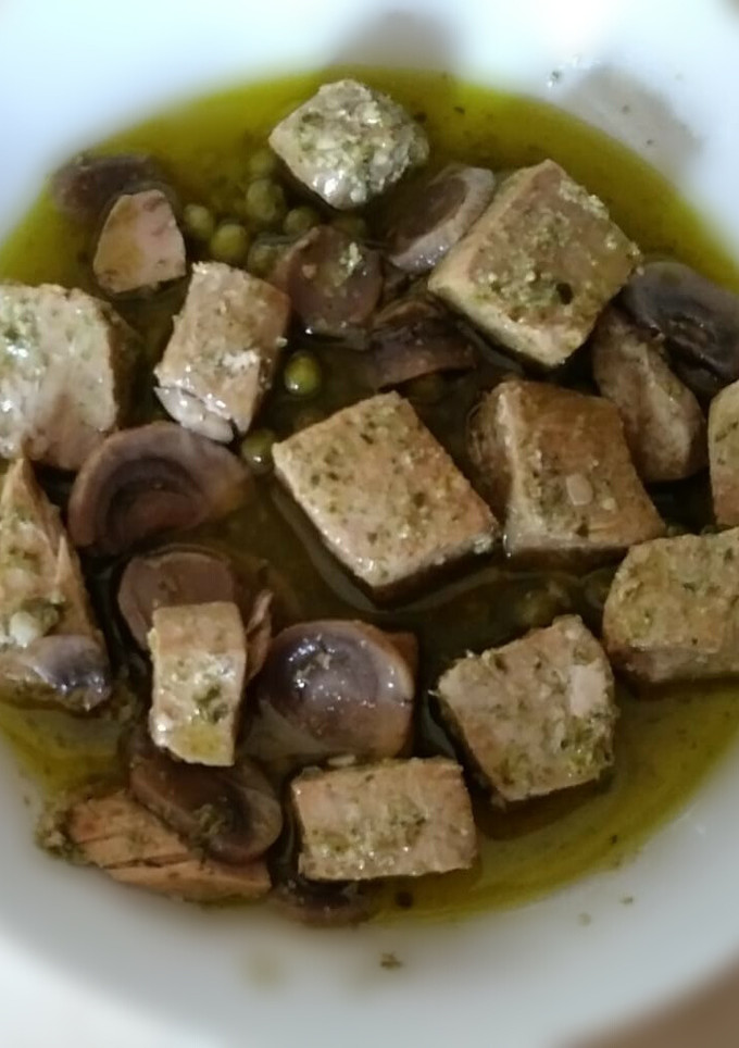 Una foto de Atún al ajillo en salsa verde