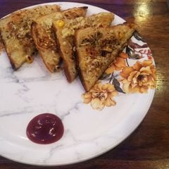 A picture of Bread pizza.