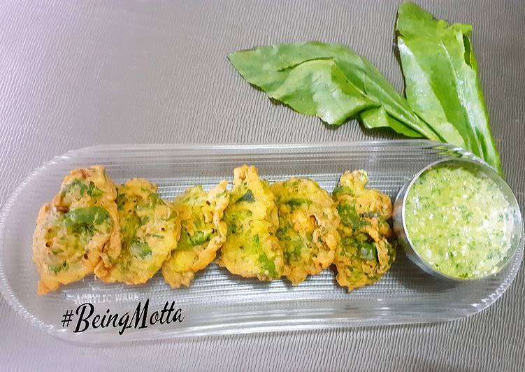 Step-by-Step Guide to Make Award-winning Crispy Corainder-Spinach Pakoda