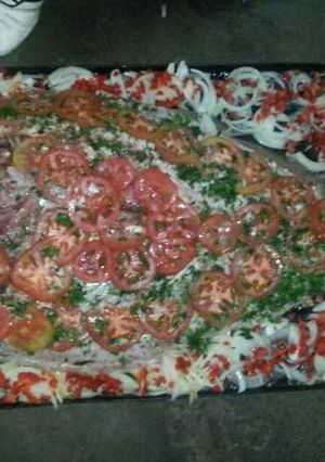 Una foto de Corvina al horno con verduras