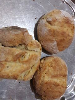 Una foto de Pan casero con y sin chicharrón