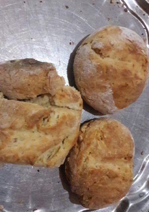 Una foto de Pan casero con y sin chicharrón