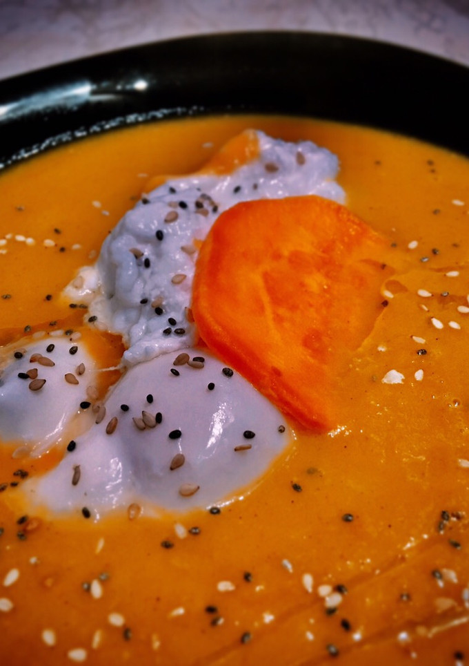 Una foto de Crema de batata y calabacín con Canela y curry