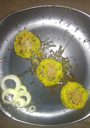 चावल मटर की टिक्की (Chawal Matar ki tikki recipe in Hindi) रेसिपी मुख्य फोटो