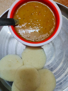 A picture of Idli sambhar.