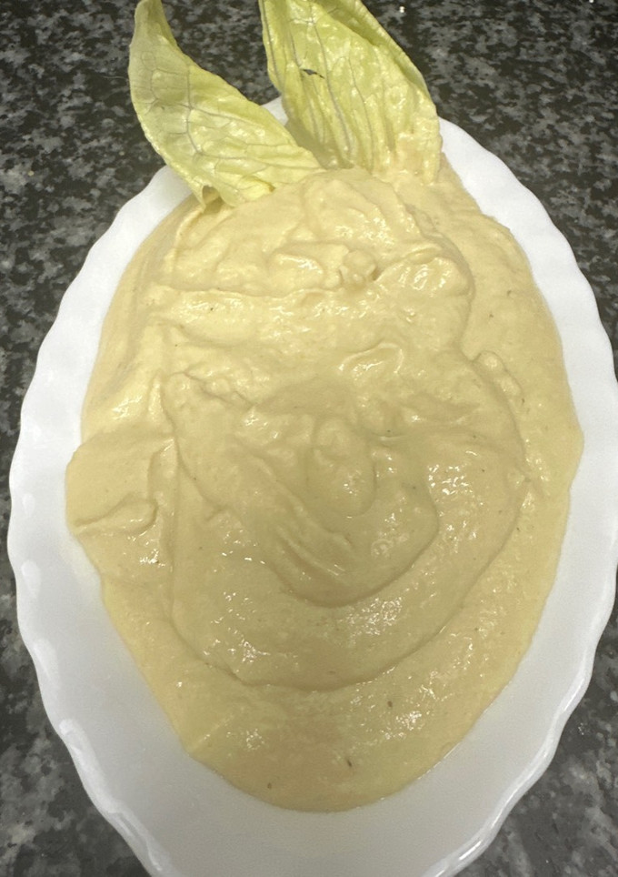 Una foto de 599. Mayonesa de lechuga y huevo duro (salsa)