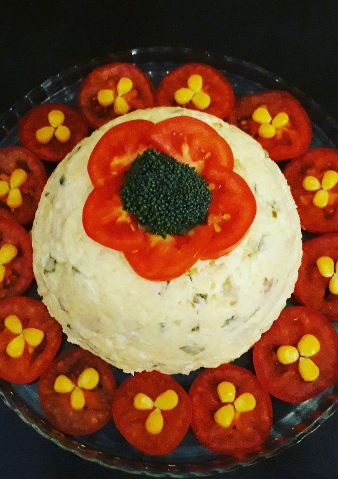 عکسی از دستور سالاد الویه با مرغ و کالباس