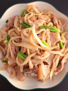 Hình của món Củ cải khô xào thịt ba chỉ.