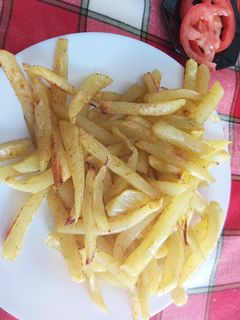 صورة لوصفة فريت (بطاطا مقلية) محمرة في الفرن 🍟