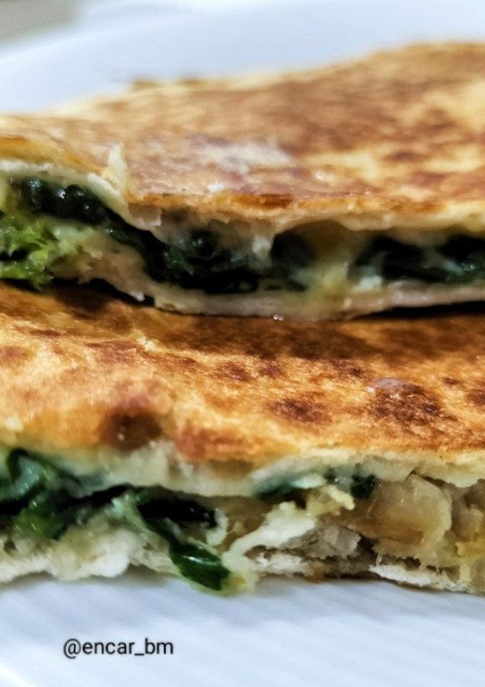 Una foto de Dúo de tortillas rellenas de espinacas y bacalao