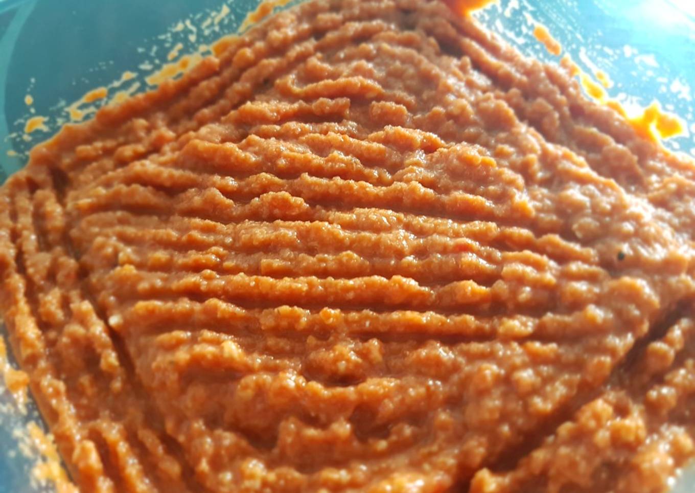 Muhammara de pimiento, nueces, y granada