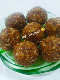 खजूर ड्रायफ्रूटस लाडू रेसिपी (khajur dry fruits ladoo recipe in marathi) रेसिपी चे मुख्य फोटो