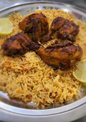 صورة لوصفة رز بخاري بالدجاج في قدر الضغط الكهربائي