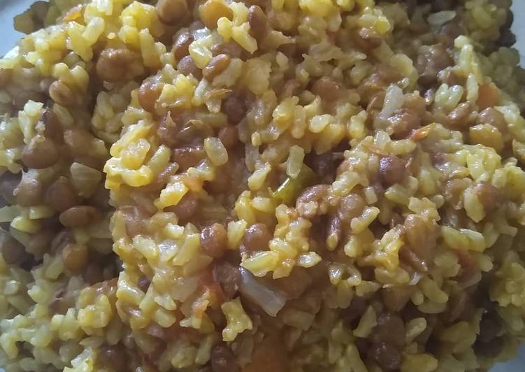 Recipe of Homemade Brown rice aur masoor dal ki khichdi