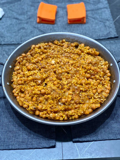 Una foto de Arroz de cebolla, bacalao y garbanzos