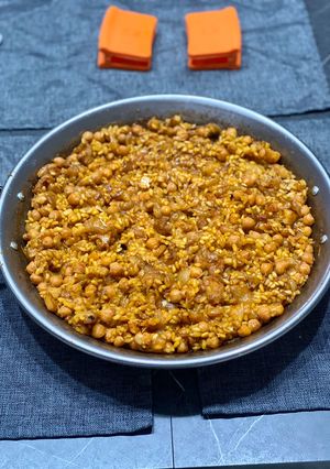 Una foto de Arroz de cebolla, bacalao y garbanzos