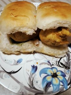 પાઉં વડા (Pav Vada Recipe In Gujarati) રેસીપી મુખ્ય ફોટો
