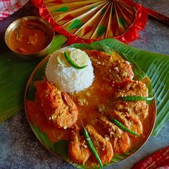 A picture of Chingri Machher Malai Curry (Bengali Style Prawn Curry in Coconut Milk Gravy).
