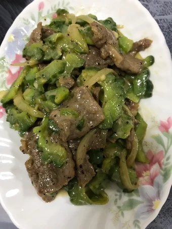 Langkah Mudah untuk Membuat Resep Oseng pare sapi lada hitam yang Enak Banget