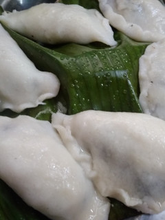 வாழை இலை எள்ளு கொழுக்கட்டை(Banana leaf sesame steamed kolukattai recipe in Tamil) செய்முறை முக்கிய புகைப்படம்