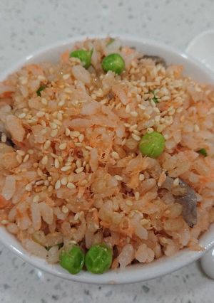 鮭魚炊飯 的食譜成品照片