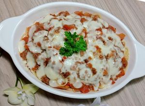 Hình của món Mì Ý bò băm phô mai đút lò.