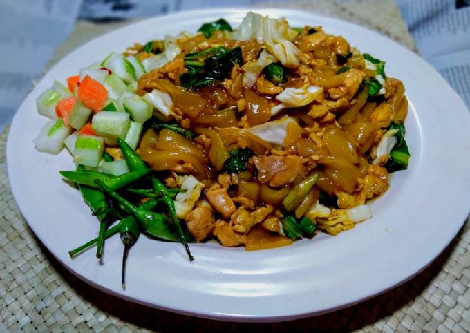 Kwetiau Goreng Ayam Saus Tiram