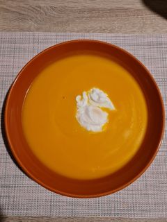 Une photo de Soupe patate douce butternut au cookeo et œuf poché au micro-ondes