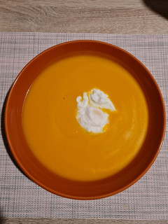 Une photo de Soupe patate douce butternut au cookeo et œuf poché au micro-ondes
