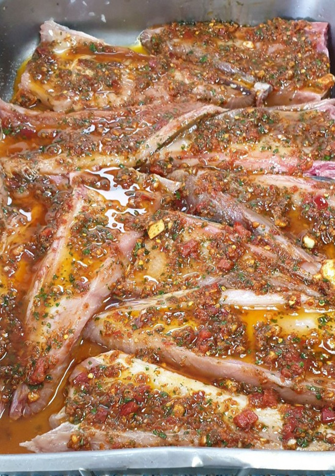 Una foto de Aijadas de bonito con majao de pimentón de La Vera y picante