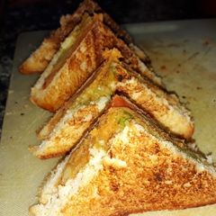 A picture of Chaat sandwich.