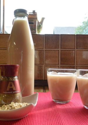 Una foto de Leche de avena a la canela Thermomix