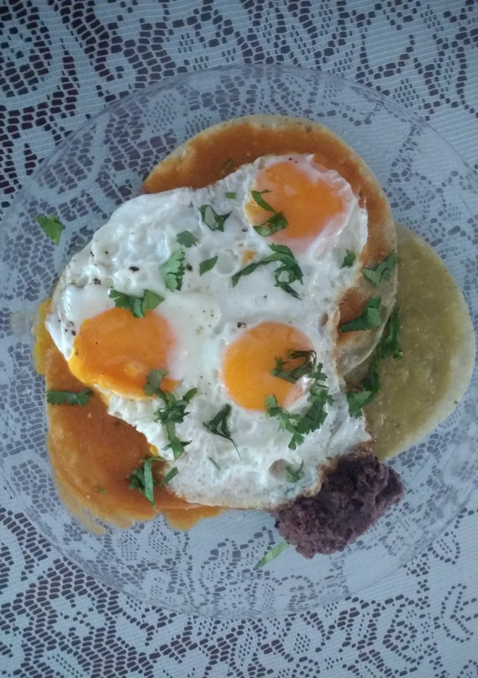Una foto de Huevos motuleños a mi manera