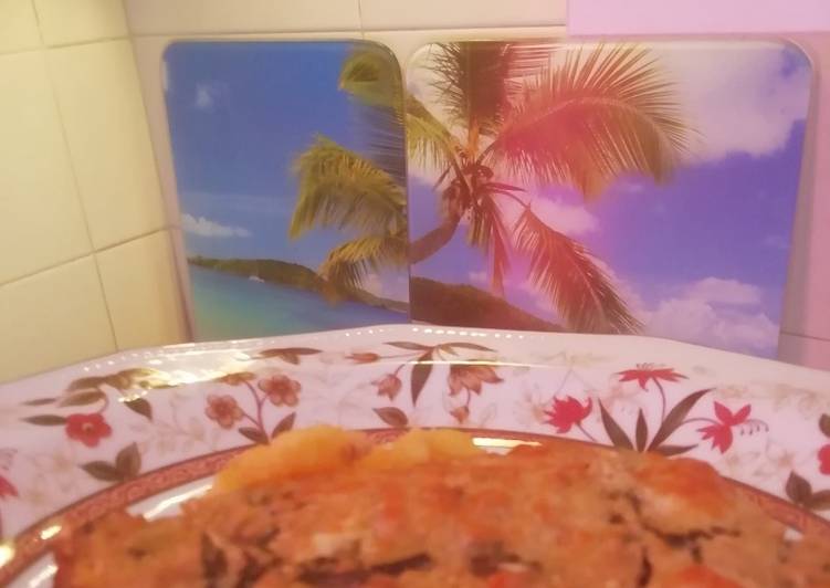 Pastel de verduras y carne picada con masa de polenta