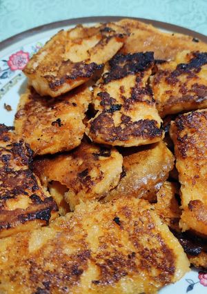 A picture of French Toast.