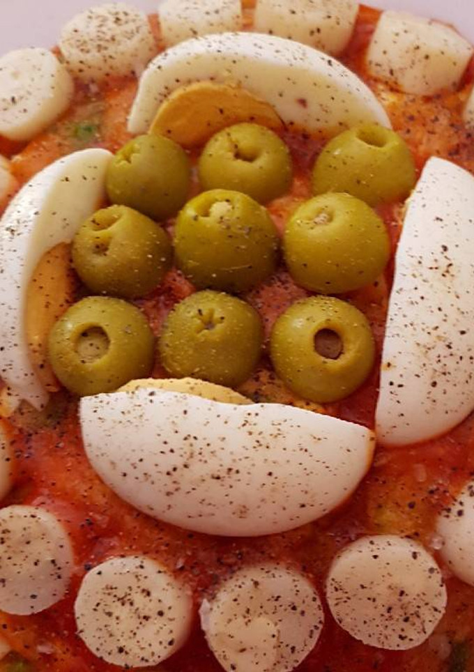 Una foto de Pastel fresco de ensaladilla